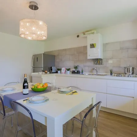 Appartement Elegant Apartment: Free Netflix, Wi-fi & Parking Vérone