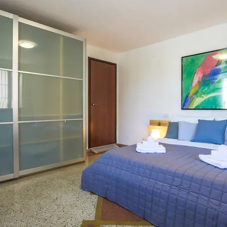 Elegant Apartment: Free Netflix, Wi-fi & Parking