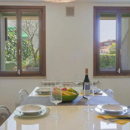 Elegant Apartment: Free Netflix, Wi-fi & Parking Appartement