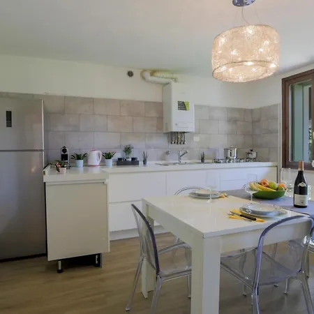 Appartement Elegant Apartment: Free Netflix, Wi-fi & Parking