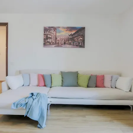 Elegant Apartment: Free Netflix, Wi-fi & Parking Apartment *