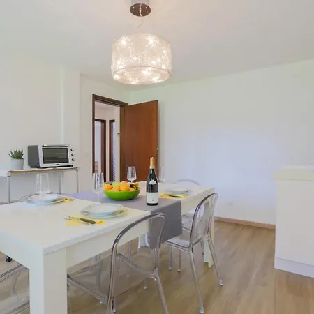 Elegant Apartment: Free Netflix, Wi-fi & Parking Apartment Verona