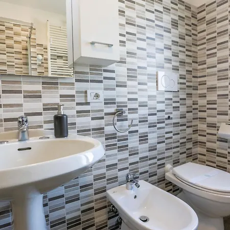 Appartement Elegant Apartment: Free Netflix, Wi-fi & Parking Vérone