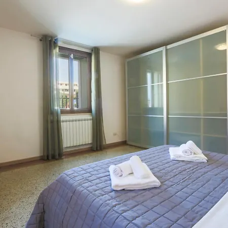 Elegant Apartment: Free Netflix, Wi-fi & Parking * Verona
