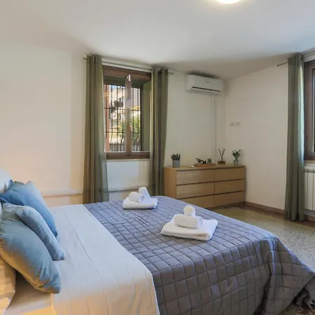 Elegant Apartment: Free Netflix, Wi-fi & Parking *