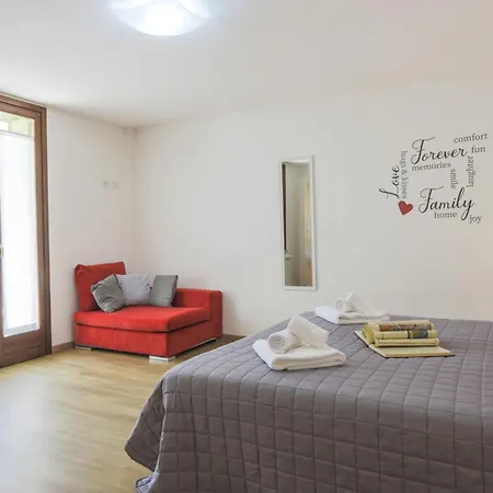 Elegant Apartment: Free Netflix, Wi-fi & Parking Appartement Vérone