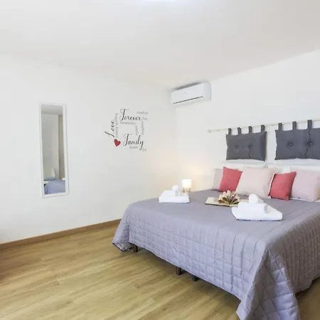Appartement Elegant Apartment: Free Netflix, Wi-fi & Parking