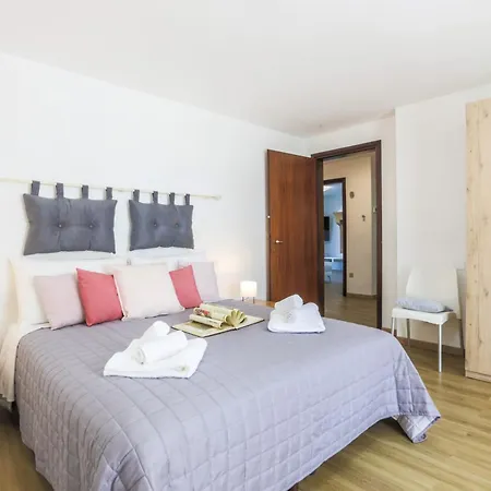 Appartement Elegant Apartment: Free Netflix, Wi-fi & Parking